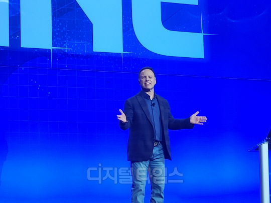 지앙 파올로 바씨 다쏘시스템 3D익스피리언스 웍스 수석 부사장이 미국 텍사스주 댈러스에서 열린 연례 행사 '3D익스피리언스 월드 2024' 제너럴 세션에서 발표하고 있다. 윤선영 기자